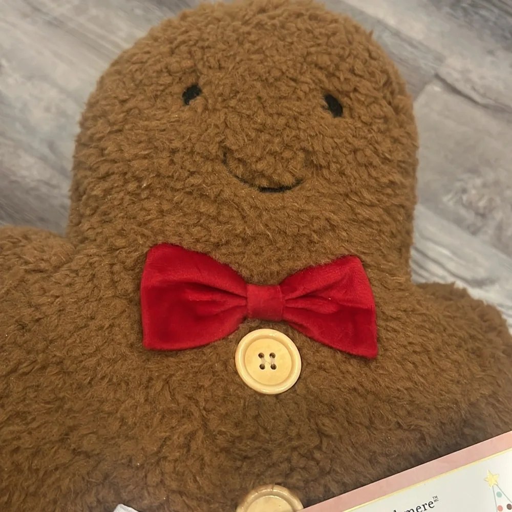 NWT Cupcakes and Cashmere Gingerbread Man and Woman Pillows set of 2